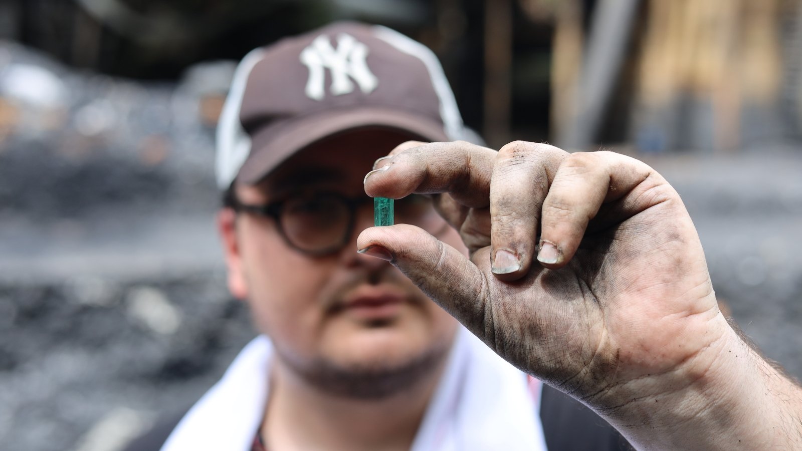 Une émeraude colombienne brute pesant près de 9 carats