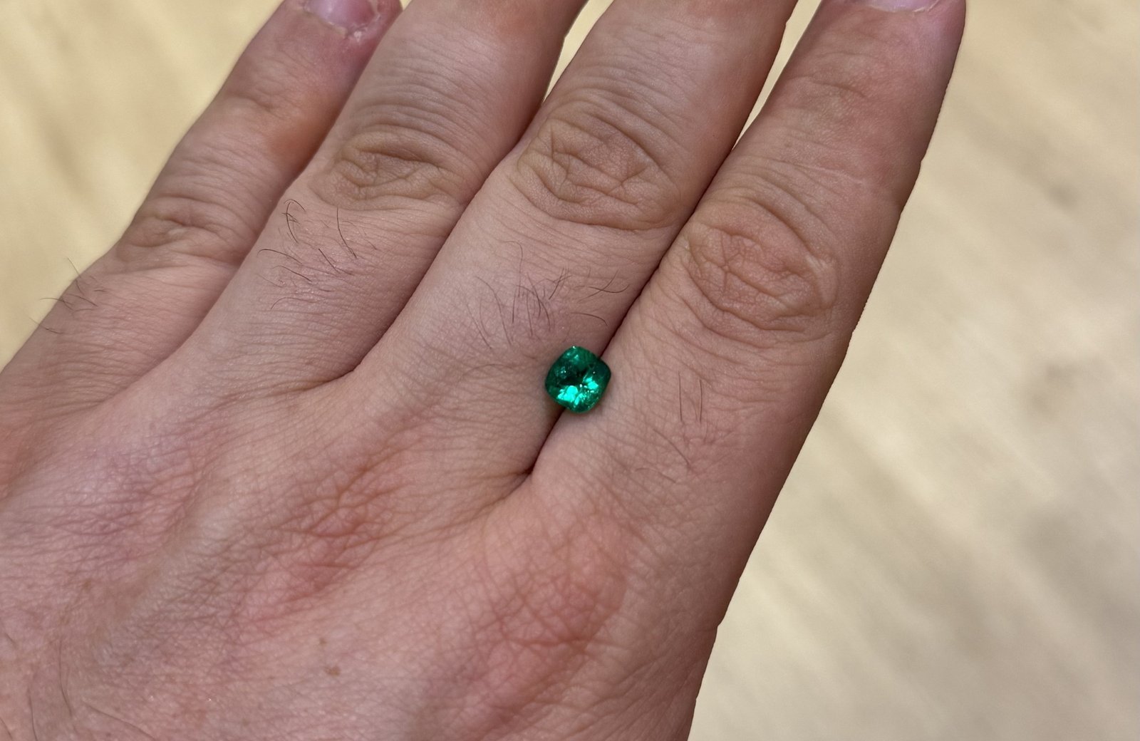Une émeraude colombienne naturelle sans huile