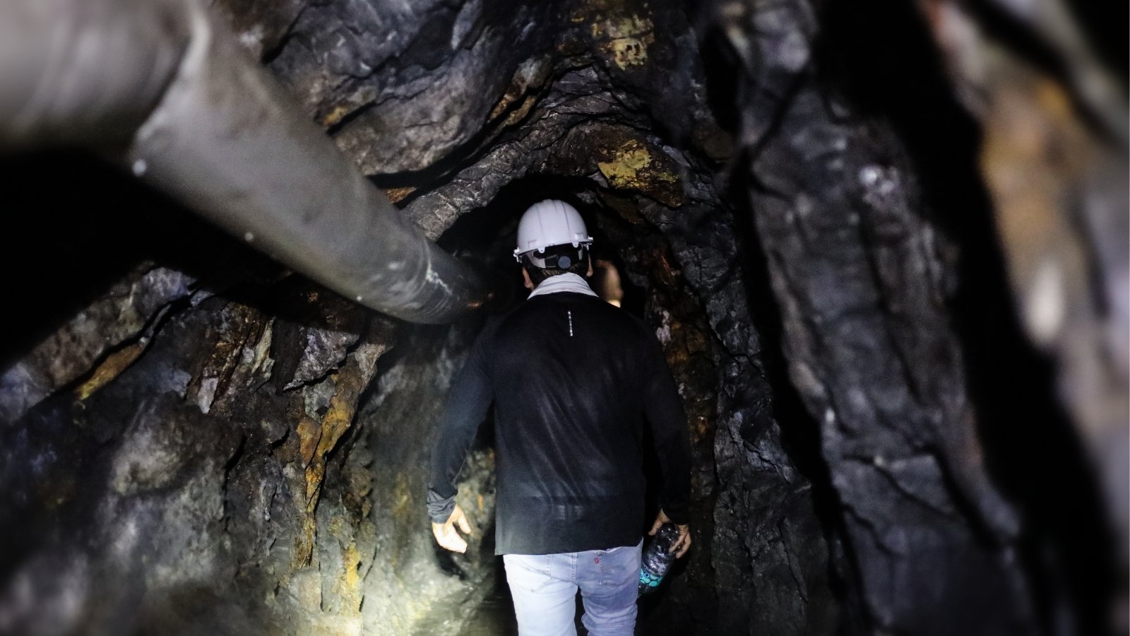 Tunnel d'une mine d'émeraude colombienne dans la région de Muzo